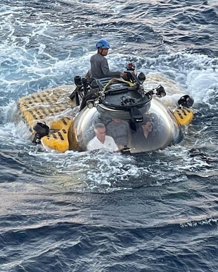 Patrick Lahey, el CEO de Triton Submarines sumergiéndose con uno de los prototipos de su submarino. Foto: Instagram.