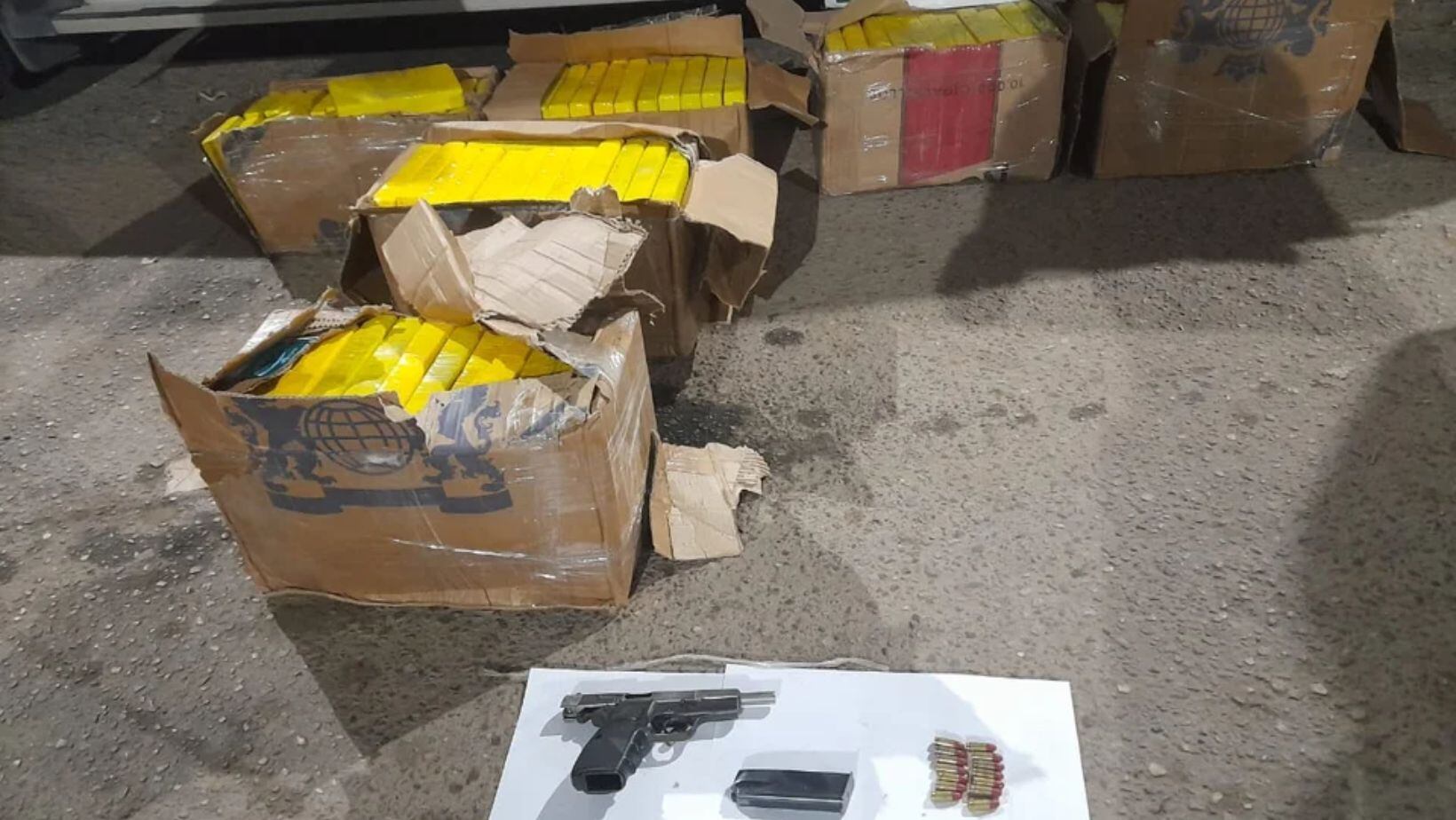 Además de la droga, encontraron un arma de fuego cargada