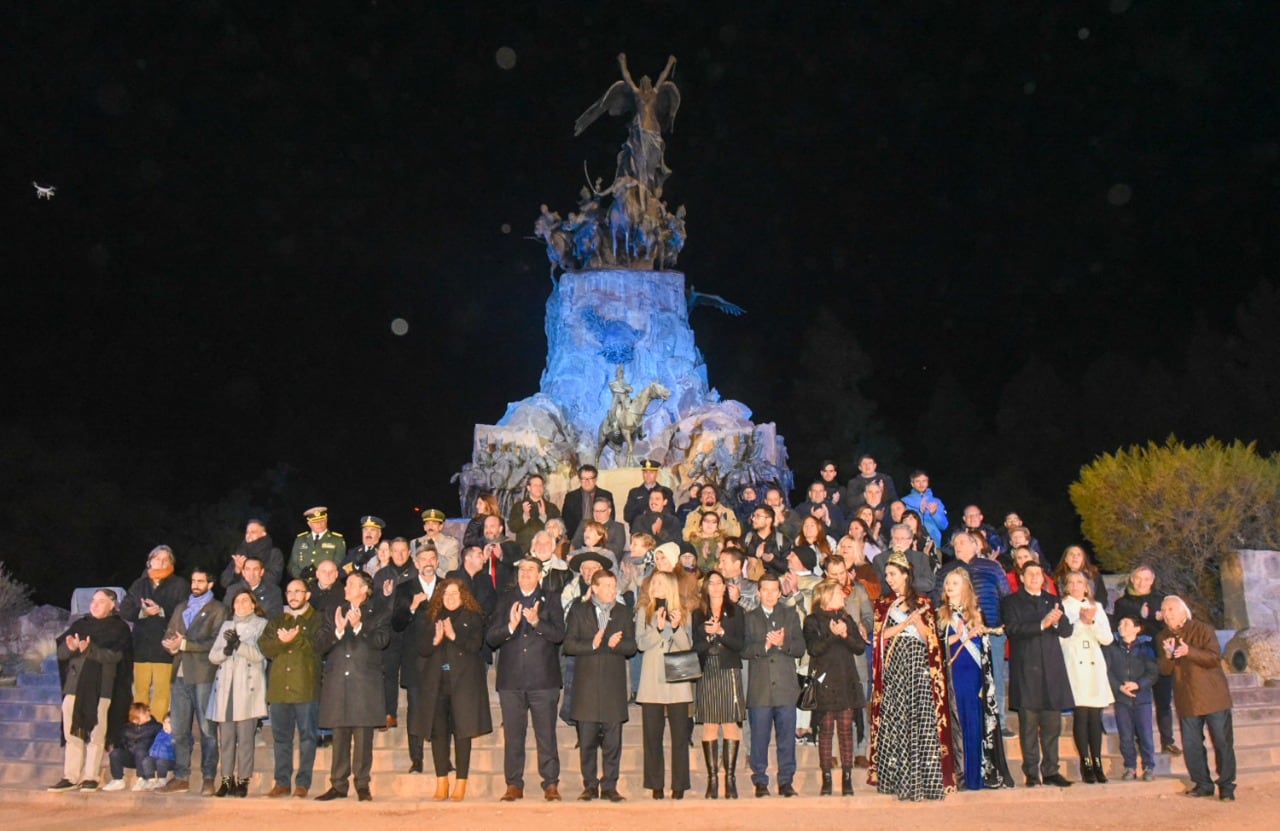 Espectáculo patrio “Seamos libres” en el Cerro de la Gloria en vísperas del 9 de julio.