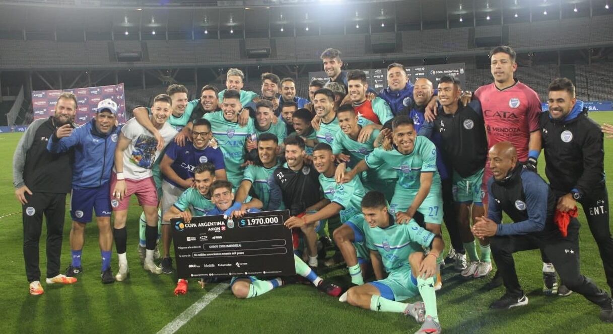 Godoy Cruz derrotó a Racing Club en la Copa Argentina y pasó de fase.