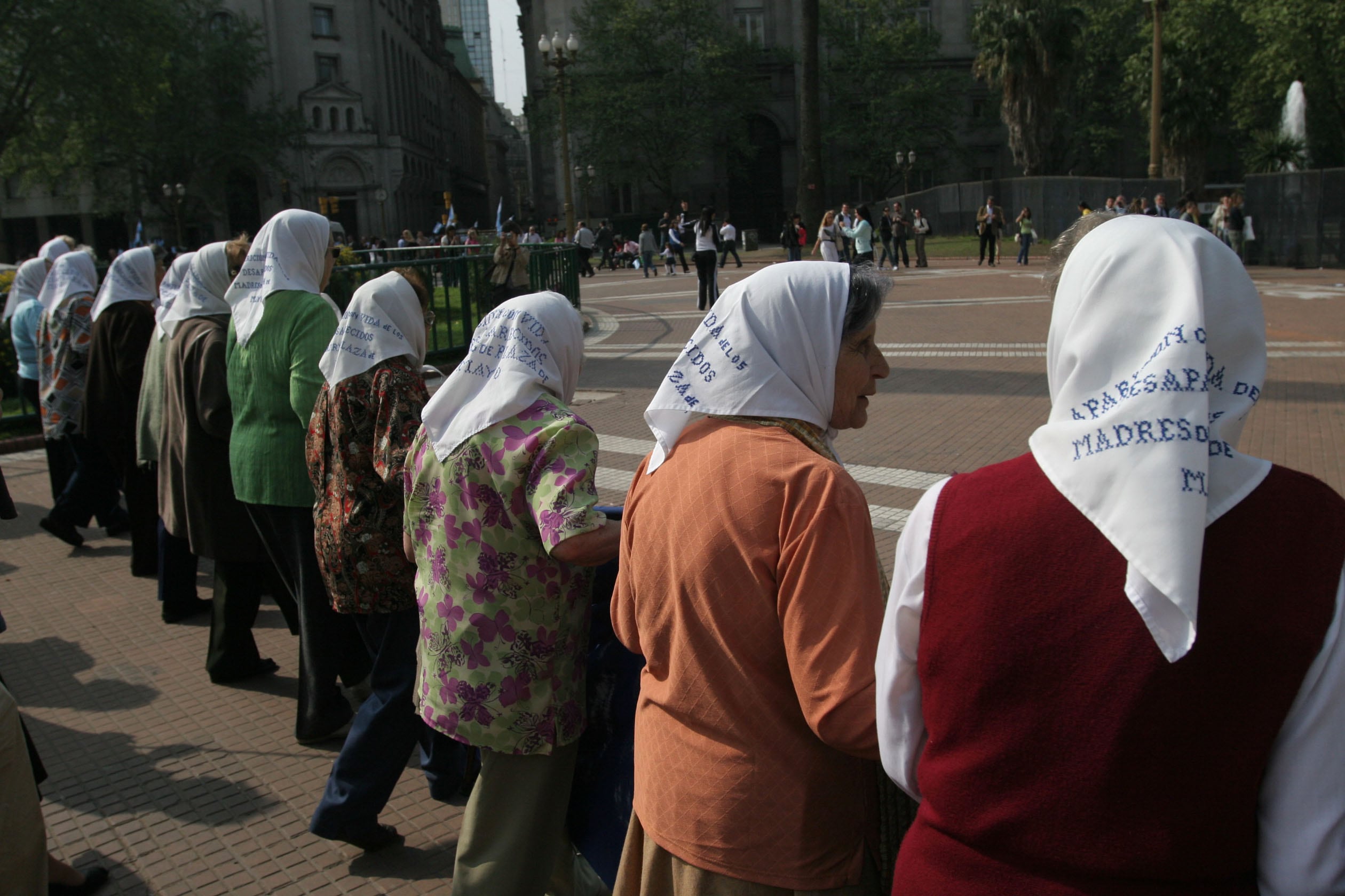 Plaza de Mayo. Pañuelo blanco, el símbolo de Madres y Abuelas en Argentina (Archivo).