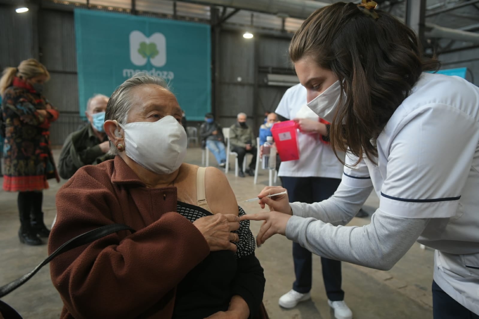 Comenzó la combinación de vacunas para mayores de 80 años con Moderna.