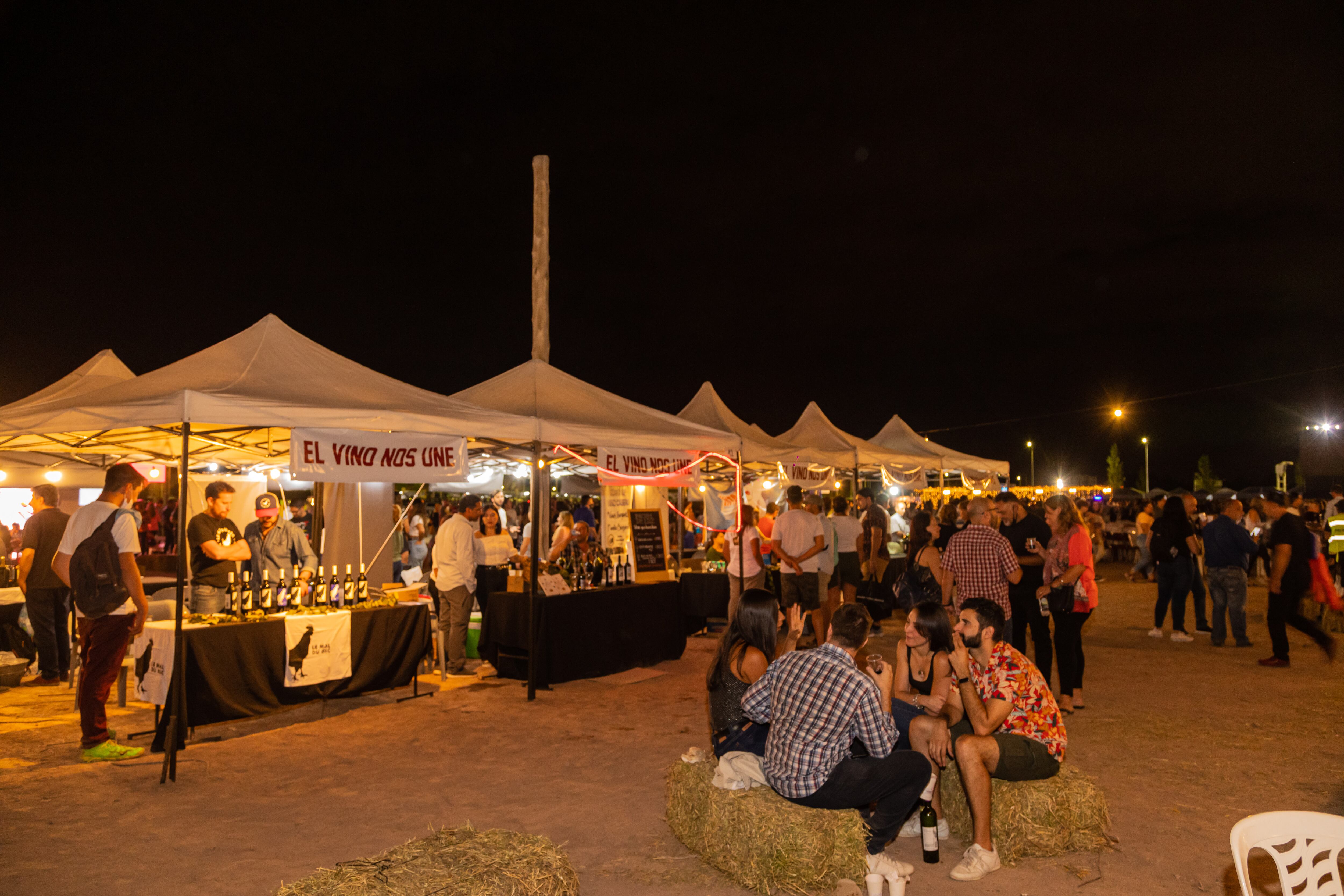 La gente disfrutó de la previa en el Patio Malbec