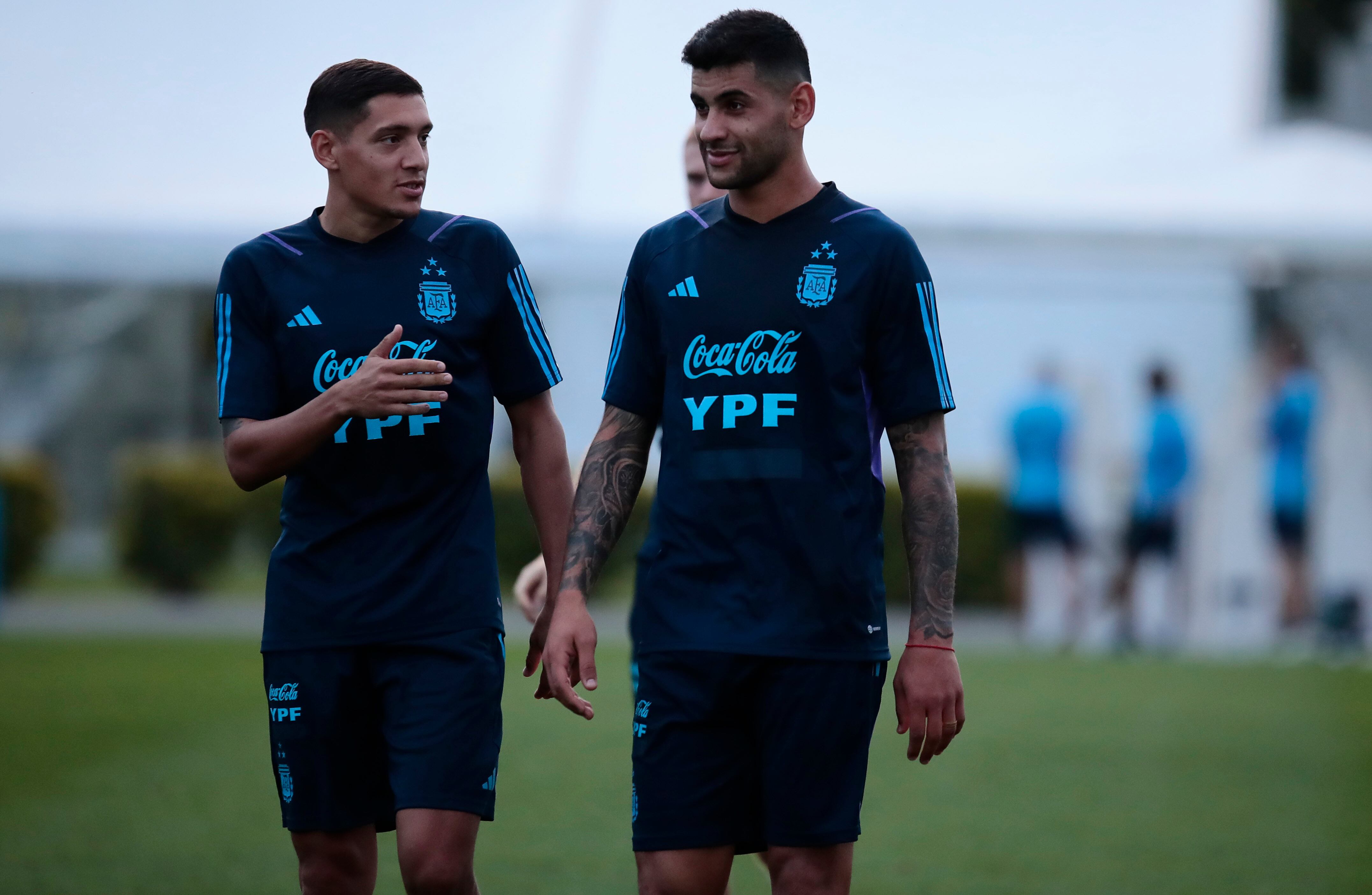 Nahuel Molina, junto a "Cuti" Romero, tiene una molestia muscular y está en duda para jugar ante Perú.