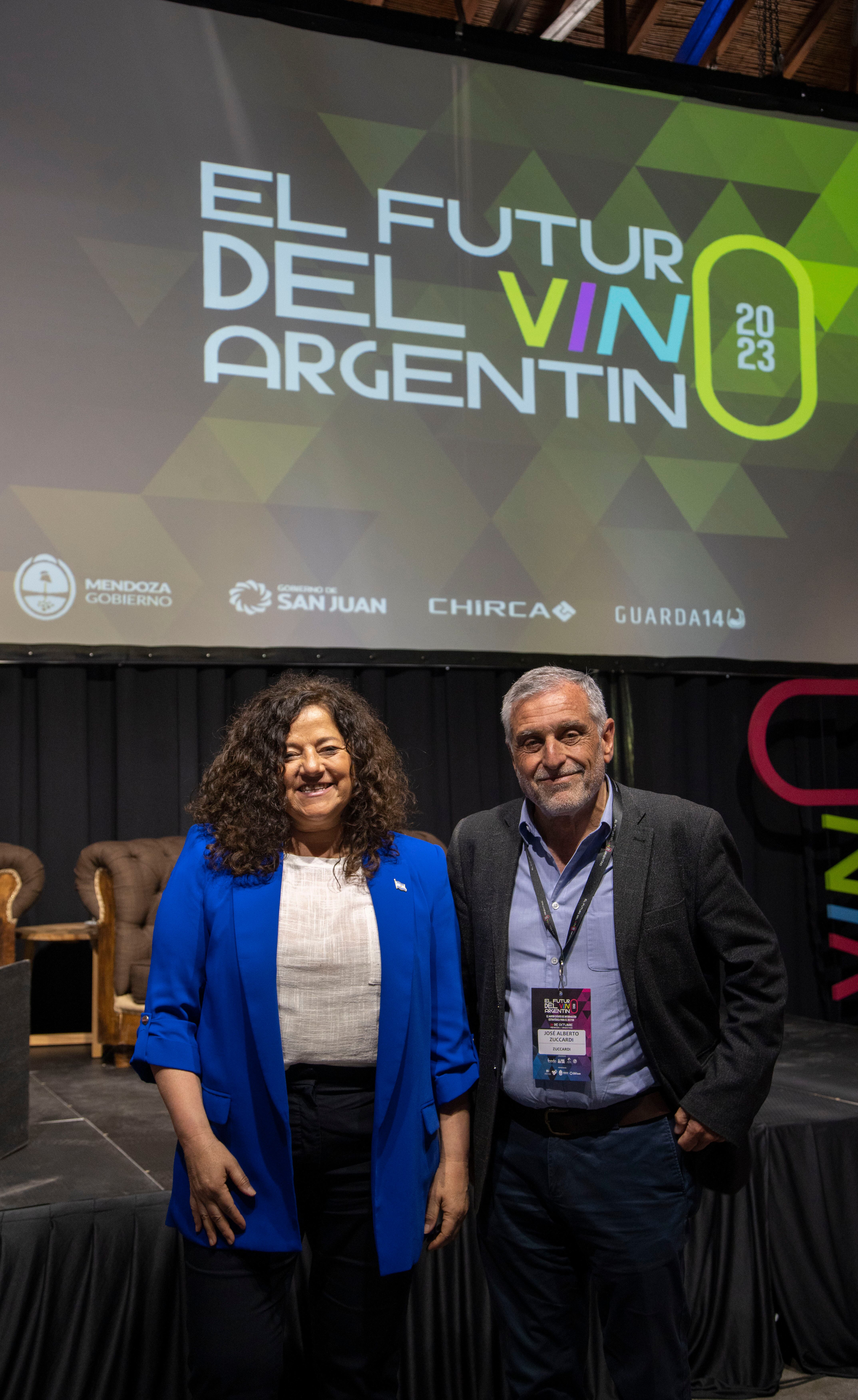 La ministra Nora Vicario junto al empresario José Zuccardi.