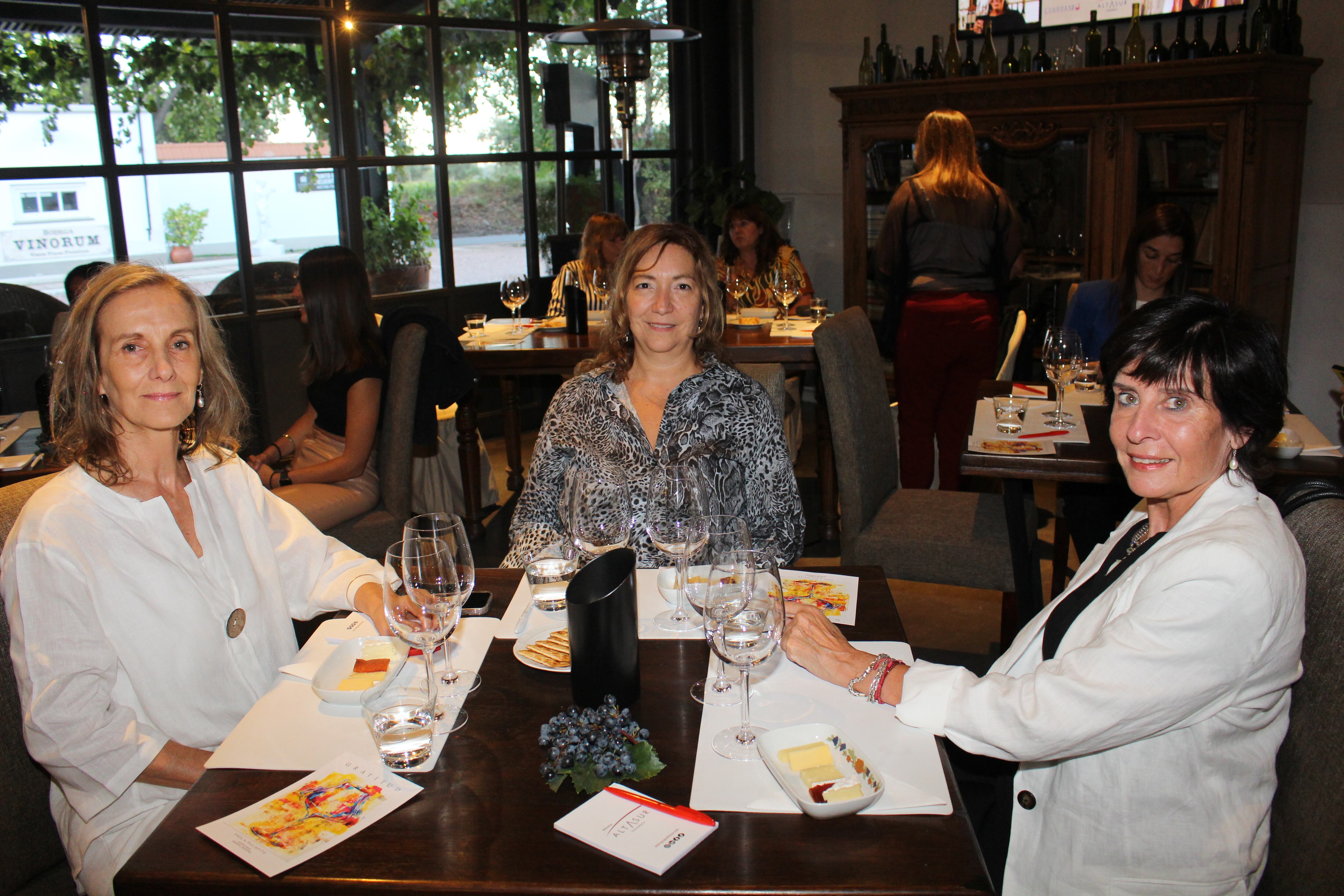 Claudia Ferroni, Rosana Tano y Marcela Argumedo.