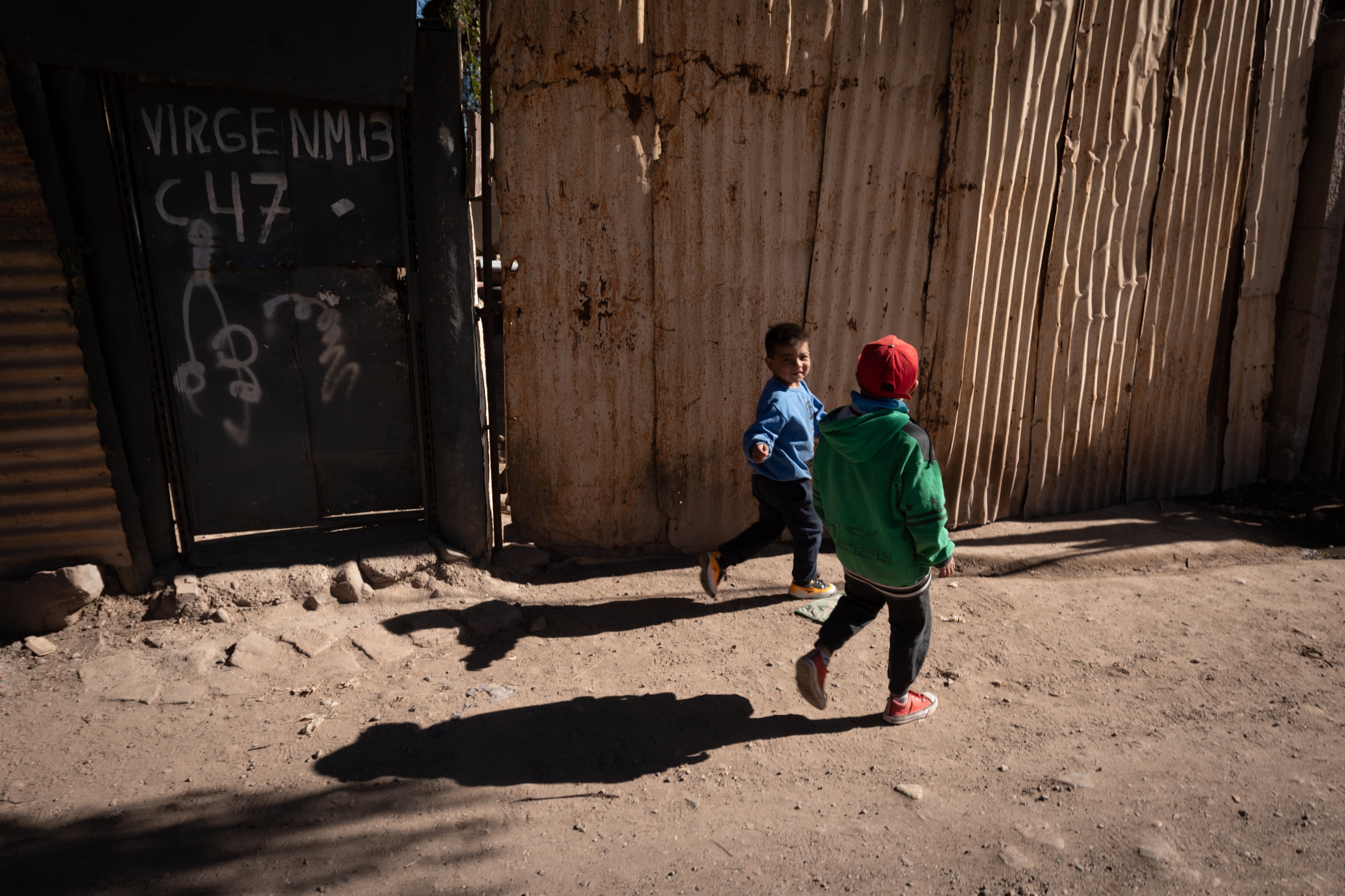 Por el aumento de casos positivos, son cada vez más intensos los operativos sanitarios en los barrios del Gran Mendoza.