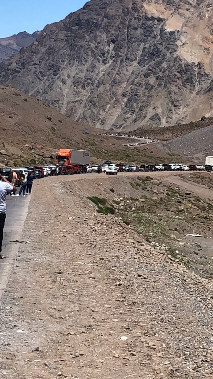 Se registran demoras para cruzar al vecino país.