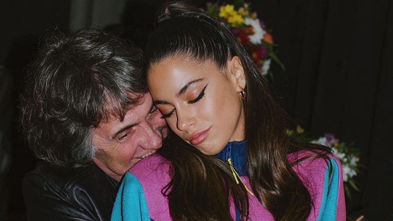 Tini Stoessel junto a su padre.