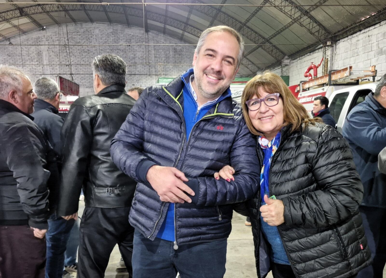 Stevanato acompañó a los Bomberos Voluntarios de Maipú en su día.