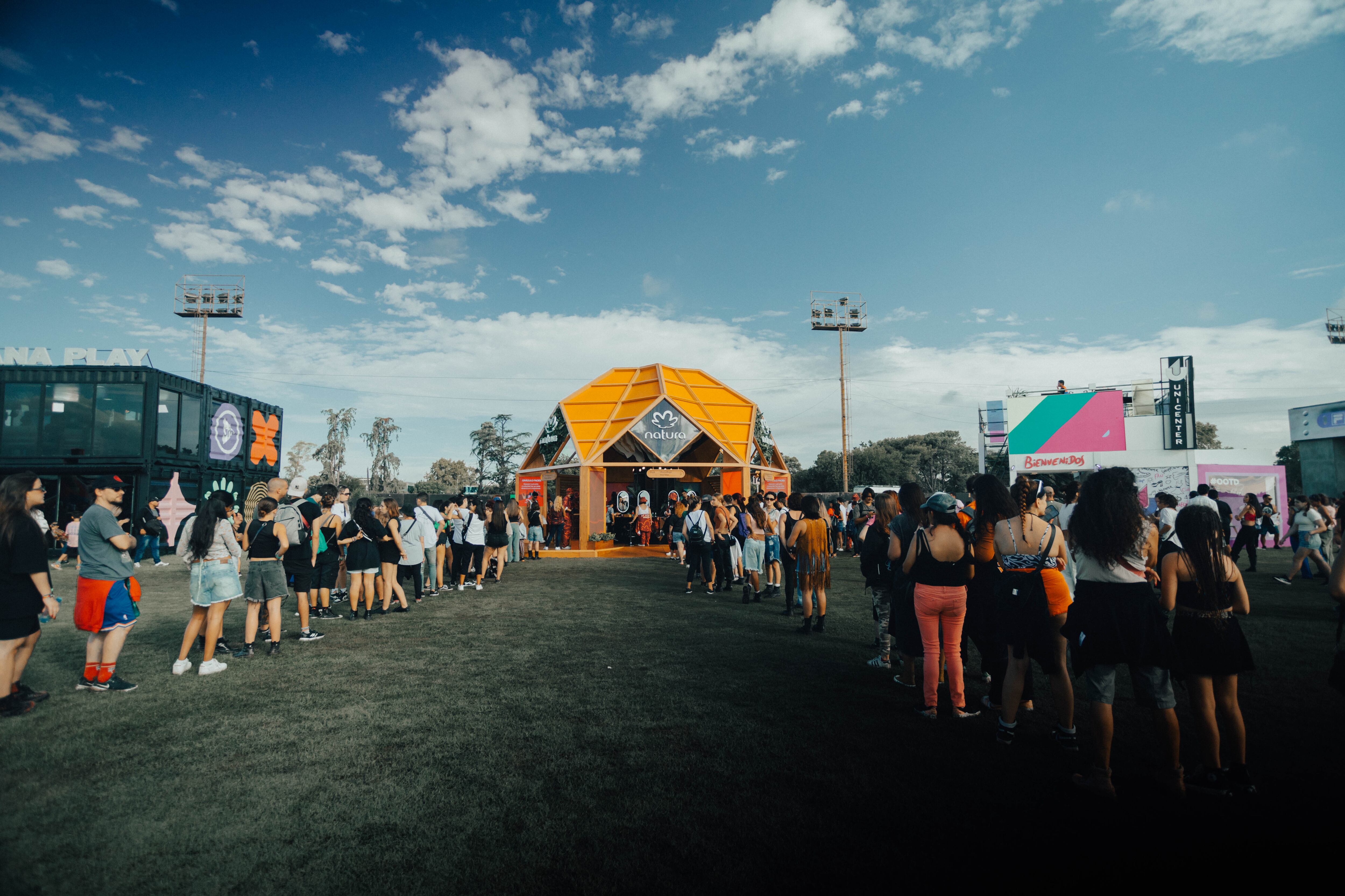 Es uno de los atractivos más visitados del festival Lollapalooza, dedicado a la expresión desde el maquillaje y la música. | Gentileza Prensa Natura.