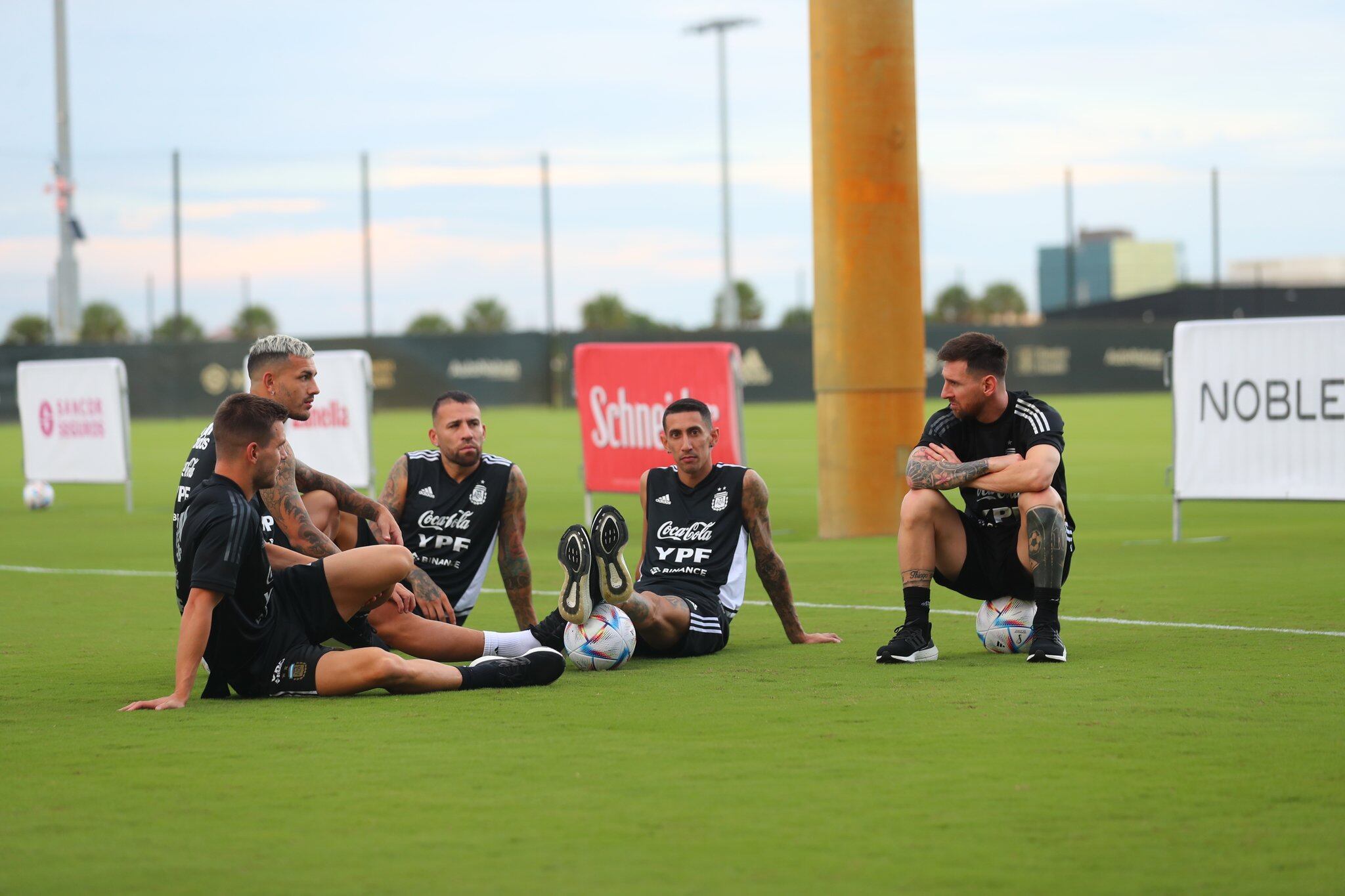 Lionel Messi se sumó a los entrenamientos con la Selección Argentina. / @Argentina 