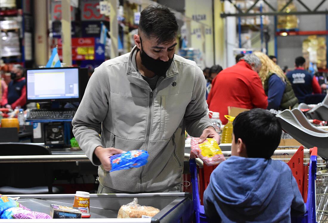 Una familia necesitó en julio al menos ingresos por $78.040, para no sentirse "pobre", o no percibir que "está en niveles de pobreza”