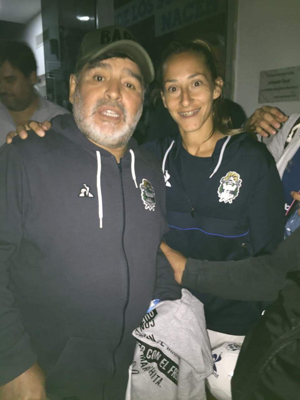 La jugadora mendocina junto al más grande de todos los tiempos.