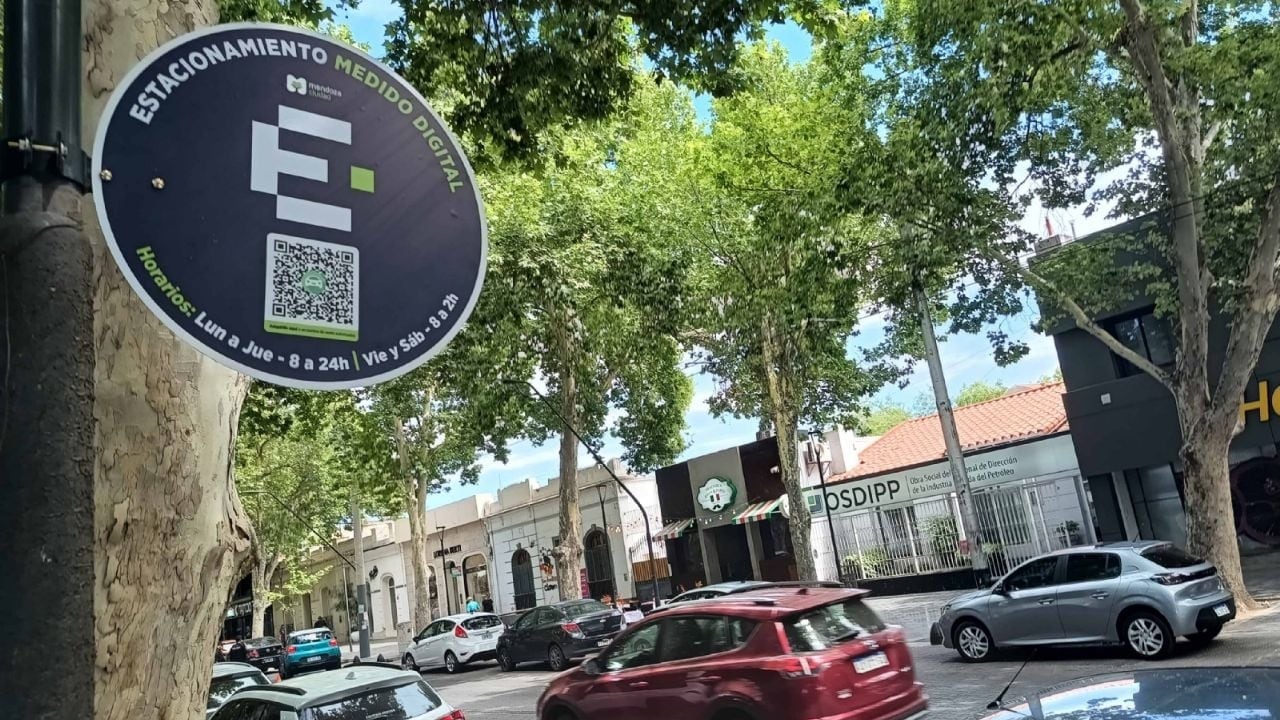 Ya está en marcha el estacionamiento medido digital en Ciudad: 30 cuadras, gratis por 4 meses y así funciona. Foto: Web