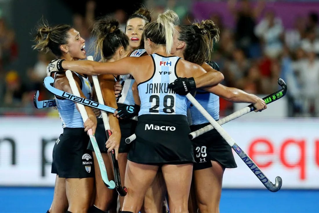 Pura alegría en el festejo de Argentina, que sorteó con solvencia el partido más duro del Grupo C. (Prensa FIH)