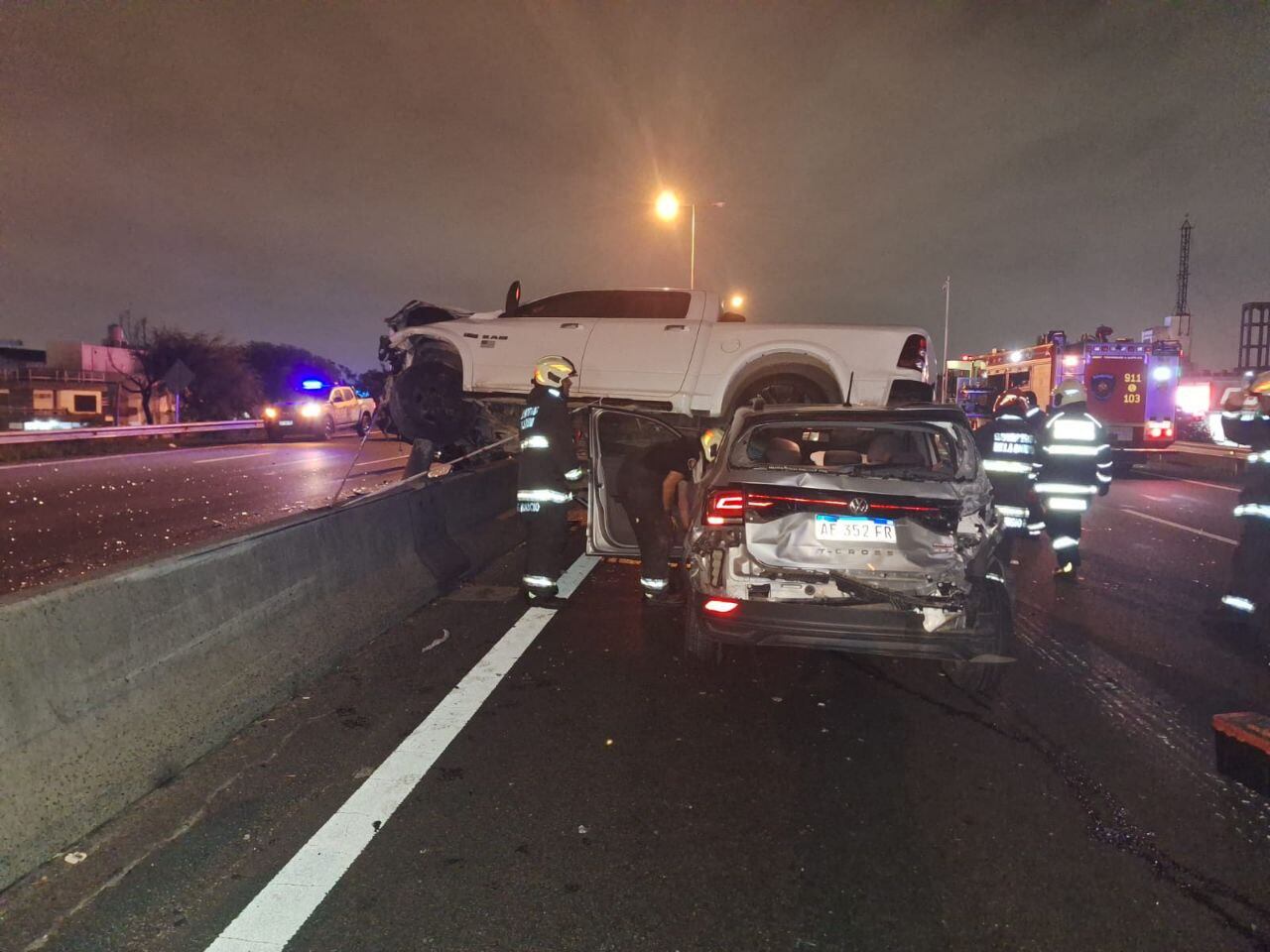 Los autos quedaron uno encima del otro: Foto: X. 