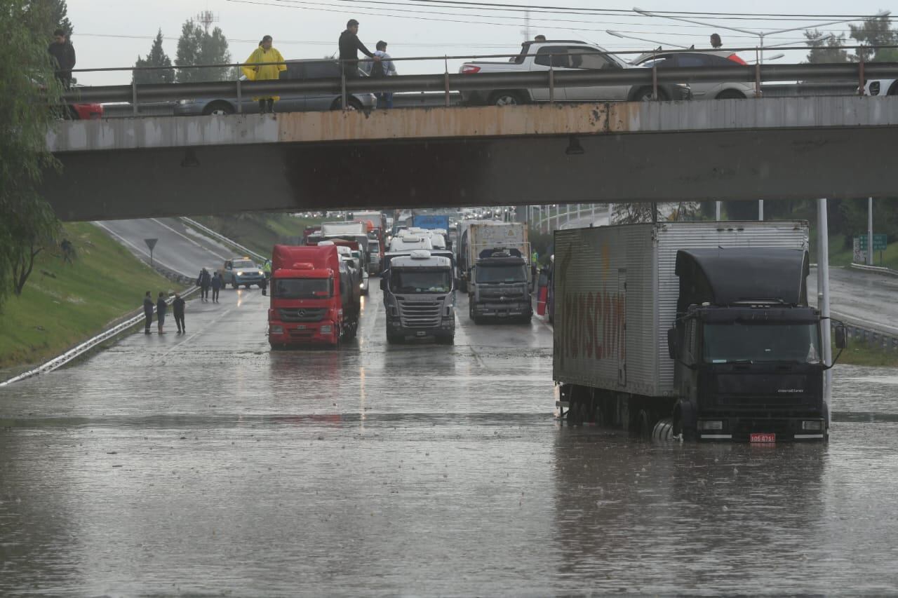 Acceso Sur inundado