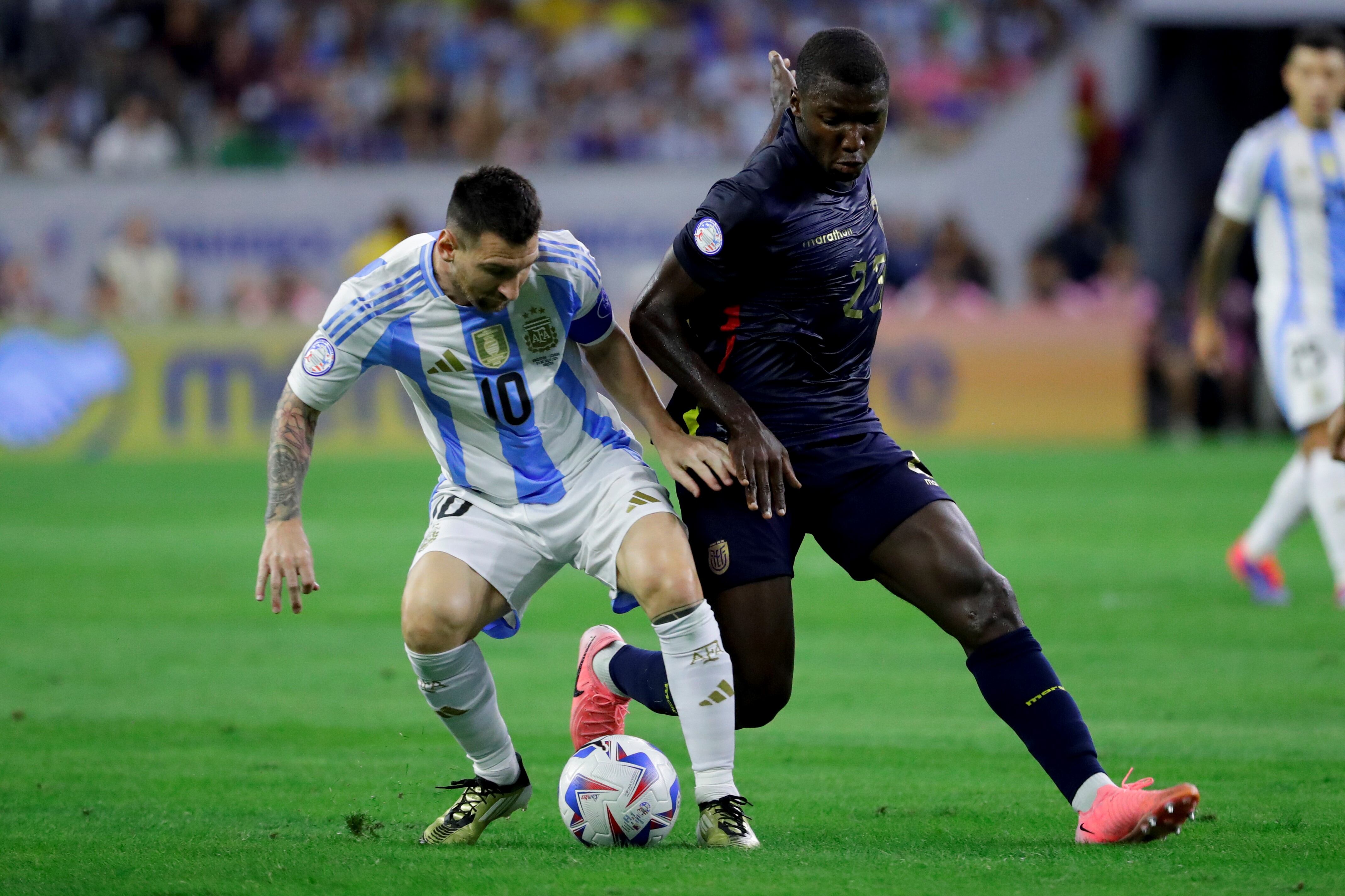 Lionel Messi, delantero de la selección argentina ante Ecuador en la Copa América. (AP)