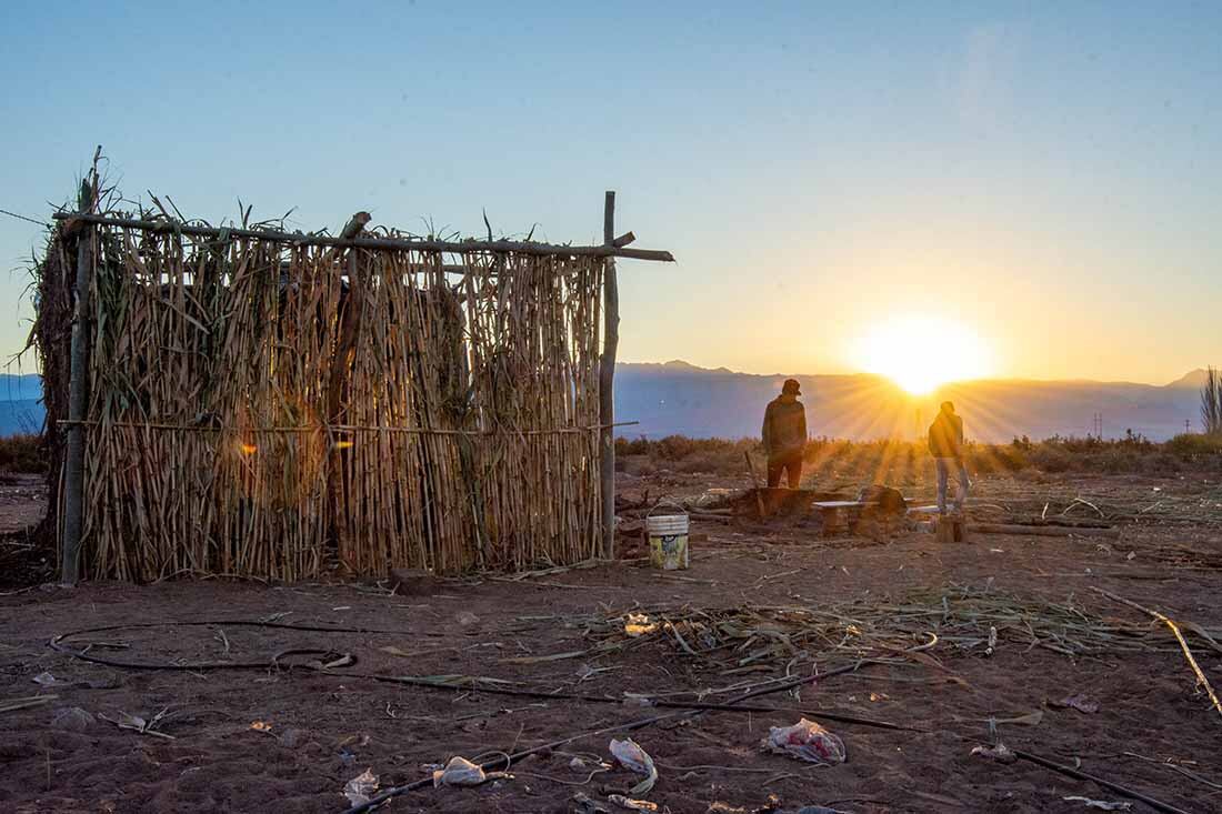 Jocoli un pueblo que sobrevive a los costados de la ruta 40. Por las calles de tierra y salitre se denota un pueblo envejecido y pobre. Mariana Villa / Los Andes