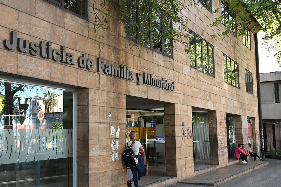 Frente del edificio de Justicia de Familia y Minoridad.