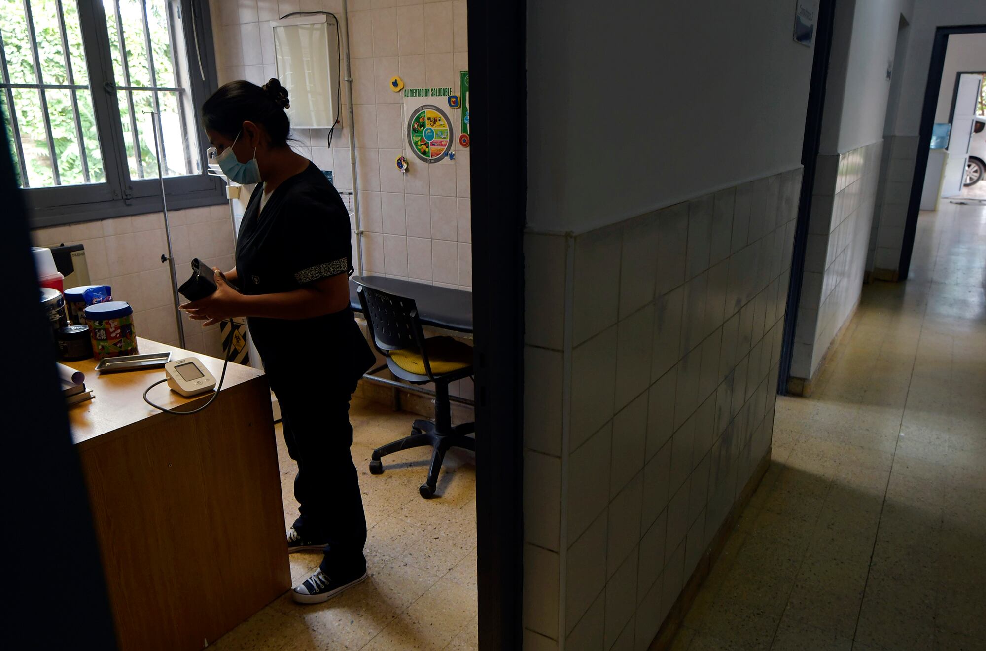 Yanina trabaja hace cuatro años en un centro de salud de Agrelo. Allí ha asistido en varios partos. | Foto:  Orlando Pelichotti / Los Andes