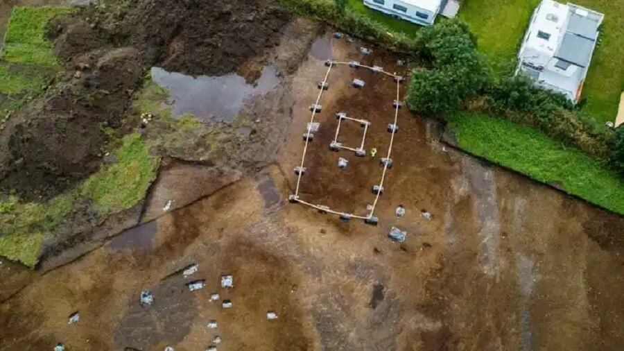 Lugar donde se excavó y encontraron los restos del edificio - 