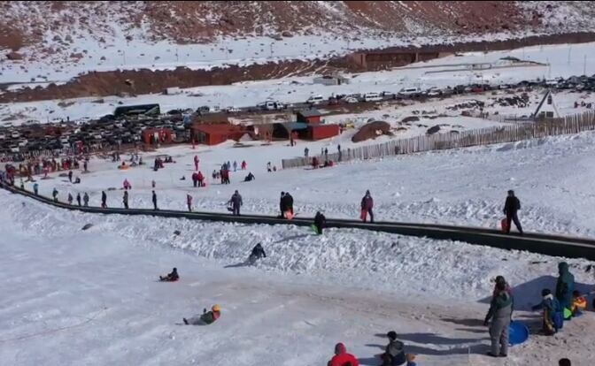 Hasta dónde hay que ir para ver nieve lo más cerca del Gran Mendoza: lugares, horarios y requisitos. Foto: Instagram @lospuquios