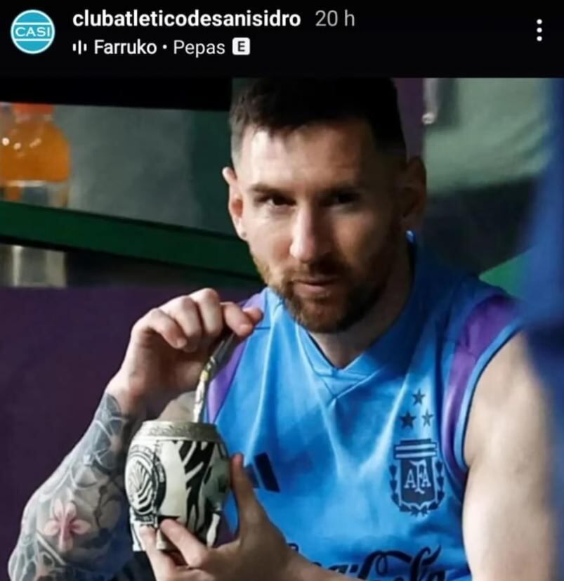 Messi tomando mate.