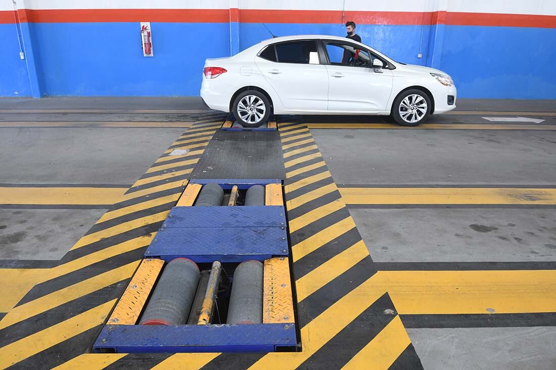 A partir del mes de Enero del 2022 en la provincia de Mendoza será obligatoria la Revisión Técnica Vehicular. Foto: José Gutierrez