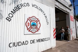 Ulpiano Suarez firmó un convenio de colaboración con la Asociación Bomberos Voluntarios