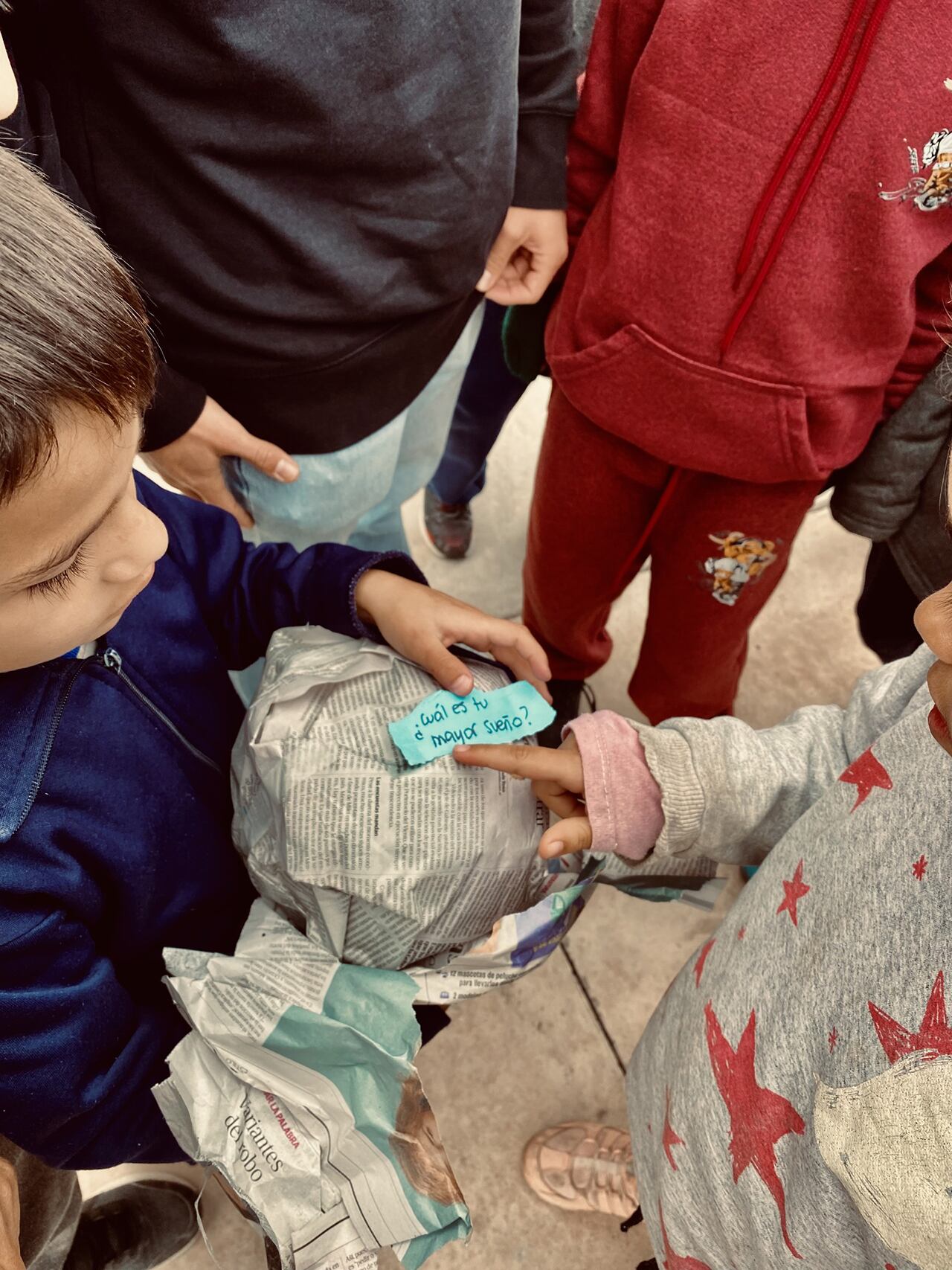 Los voluntarios del proyecto Crecer Felices buscan generar un vínculo con los pequeños de los centros educativos y del merendero en los que trabajan.