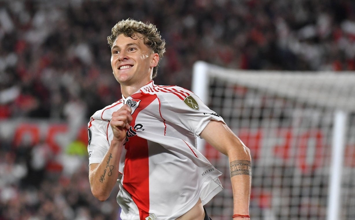 Facundo Colidio facturo y festeja con el escudo en el corazón. / Gentileza: Prensa CARP.