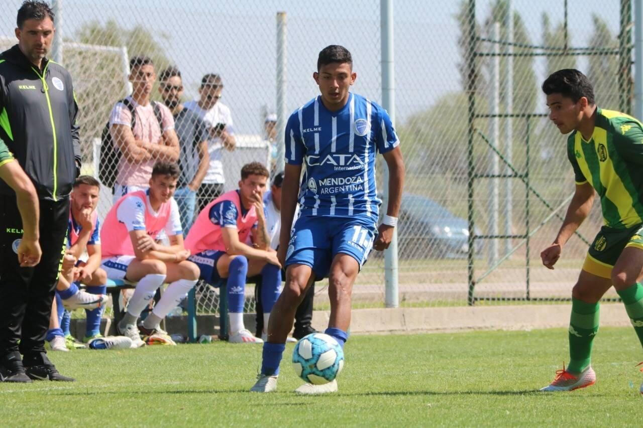 Bruno Leyes, volante central de buena pegada y gran técnica. 