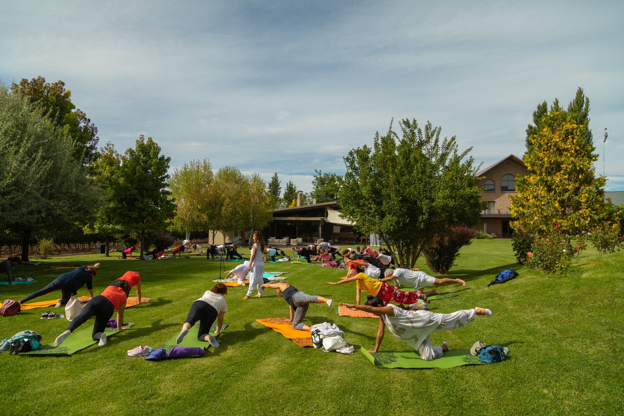 Yoga por los caminos del Vino estará activo todo el verano. - Gentileza