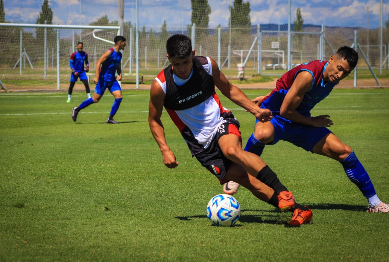 Bodegueros y Botelleros se midieron en la recta final de la pretemporada /Foto: Godoy Cruz