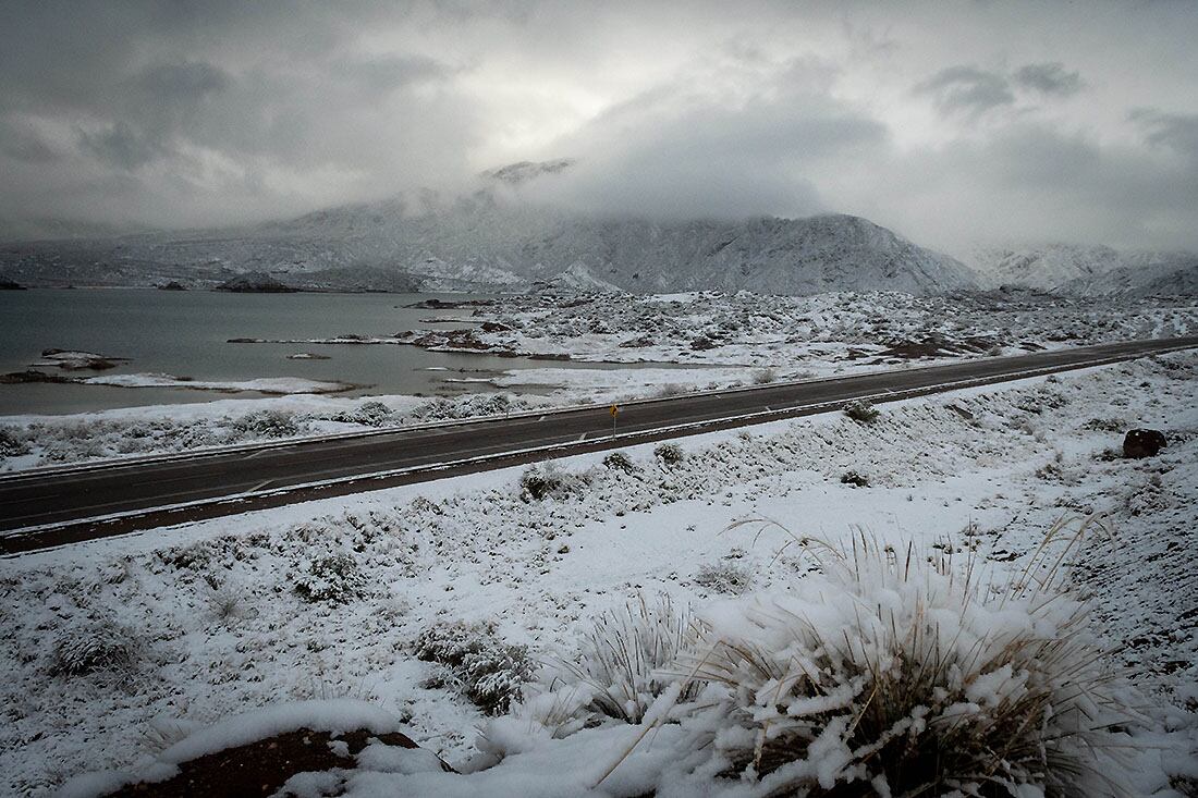 Nieve en Mendoza
Perilago de Potrerillos nevado