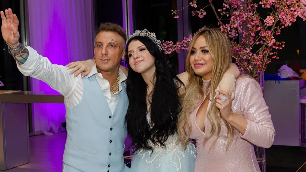 Karina la Princesita y el Polaco en el quince de su hija Sol