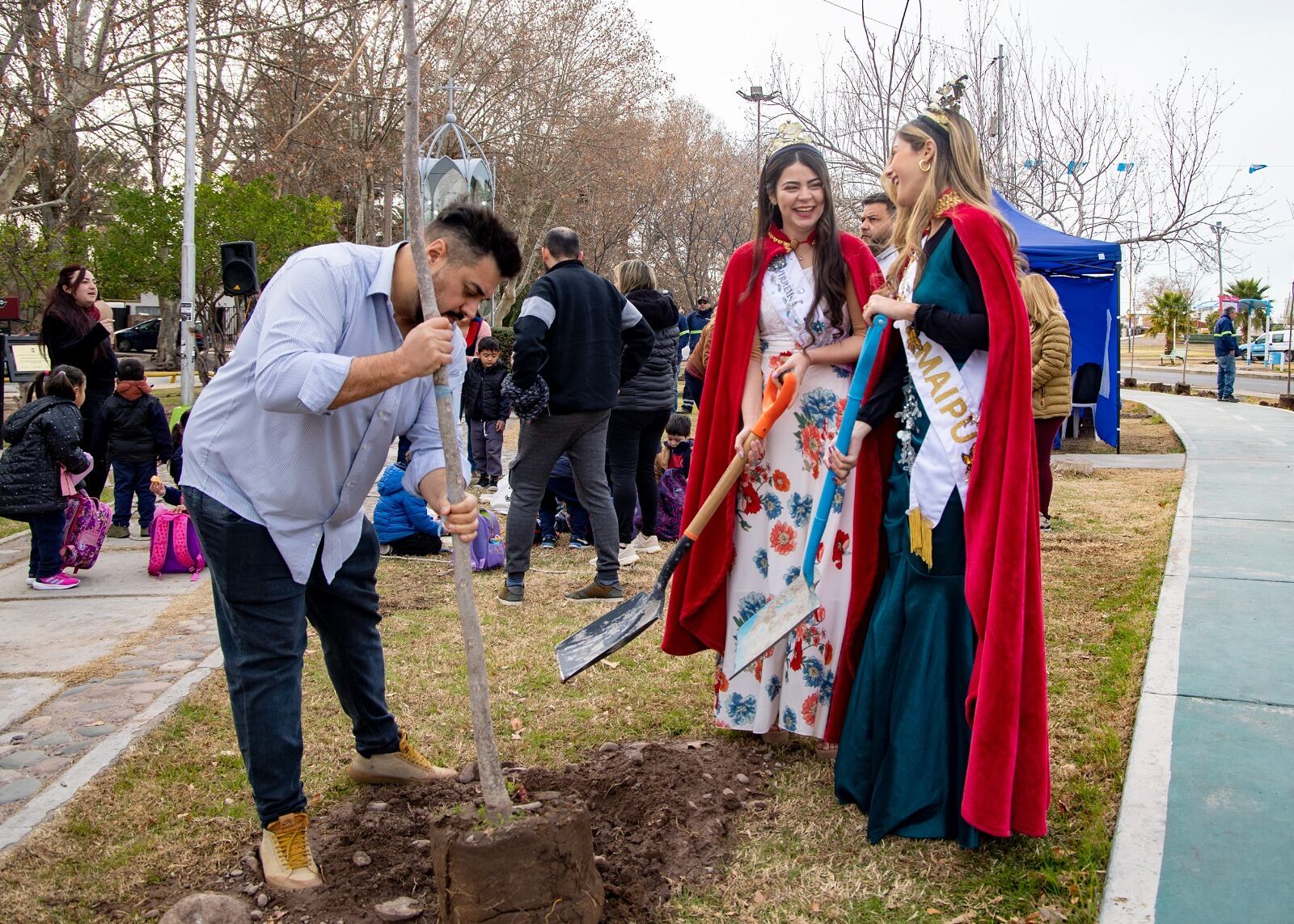 Maipú celebró juntos a vecinos el Día Provincial del Árbol