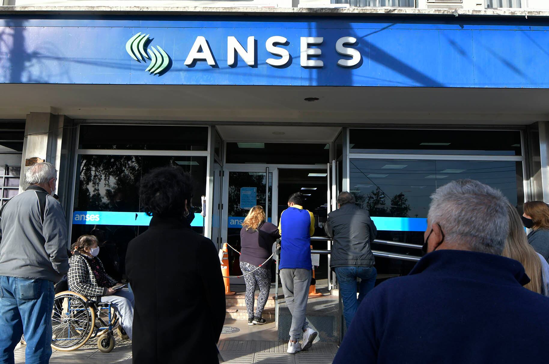 Anses pagará $8.100 en septiembre: cómo solicitarlo - Foto Orlando Pelichotti / Los Andes 
