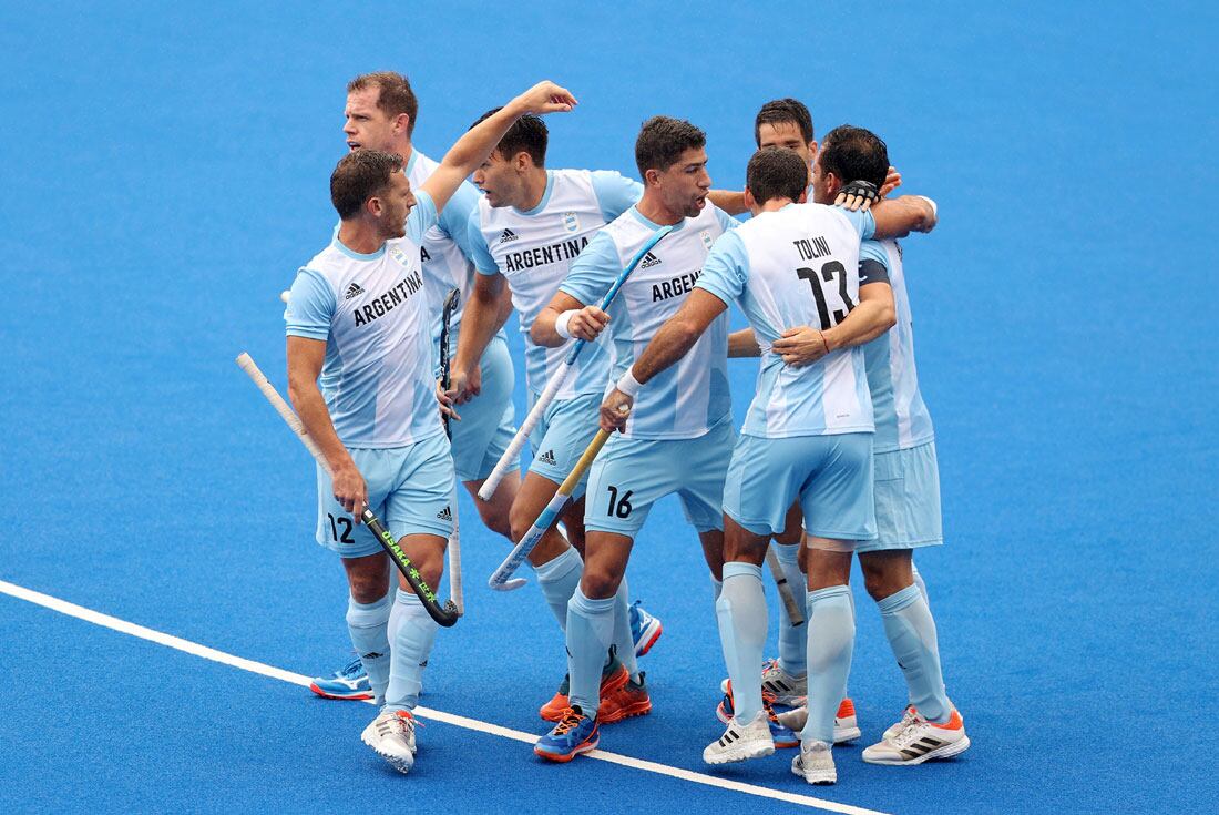 El primer festejo argentino. Los Leones celebran la conversión de Tolini que abrió el marcador. (@enardinfo)