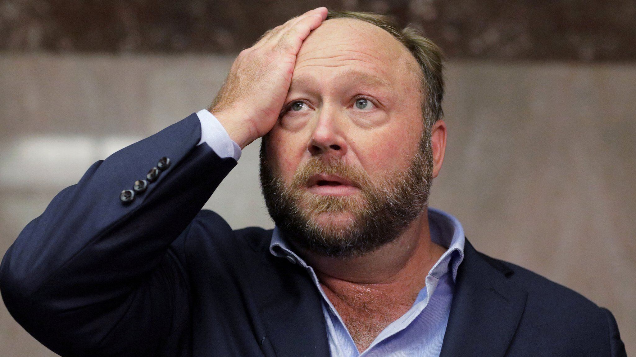 Alex Jones fue condenado a pagar USD 45 millones. Foto: Web