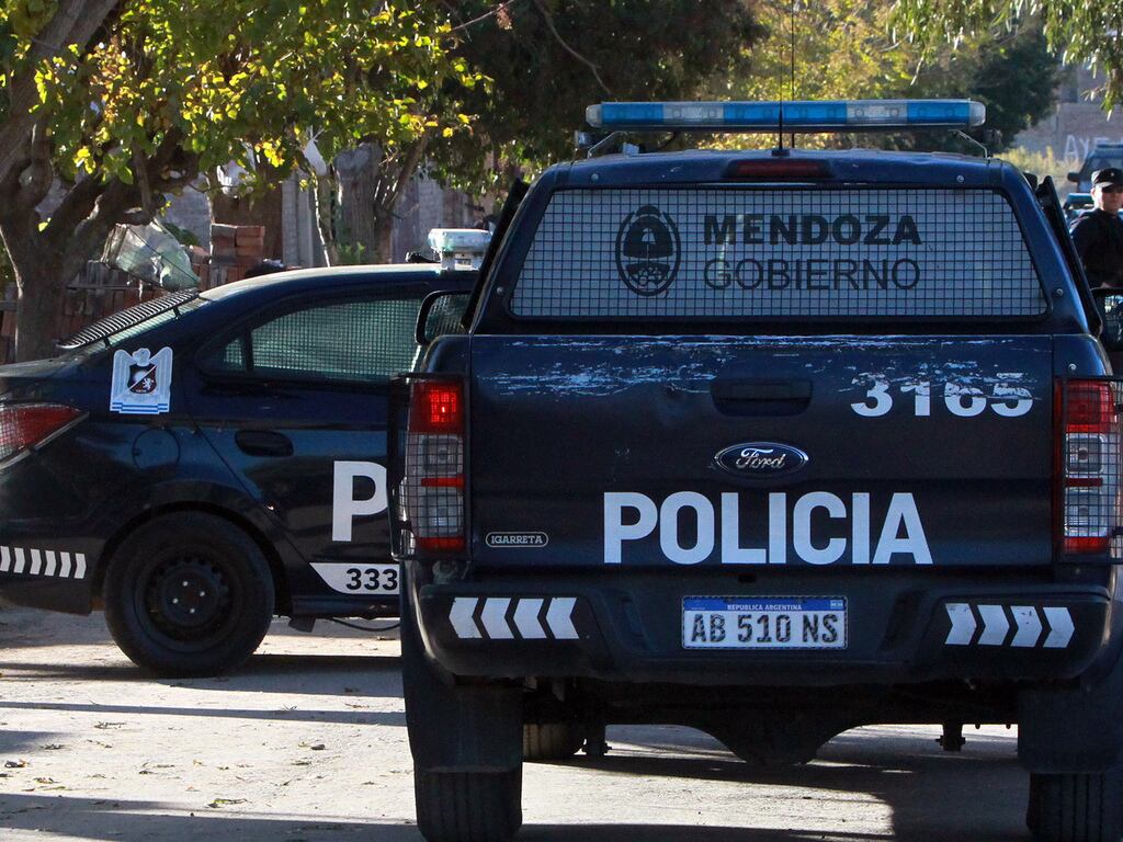 Insólito: investigan si dos policías mendocinos tuvieron sexo dentro de un móvil