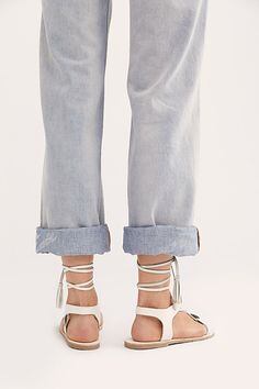 Sandalias wrap con jeans