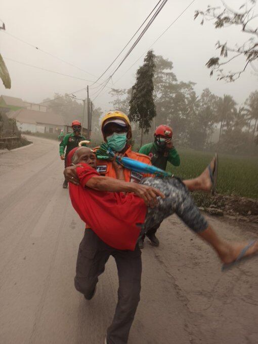 Residentes del lugar fueron evacuados. Foto: Twitter/@BPBDLumajang