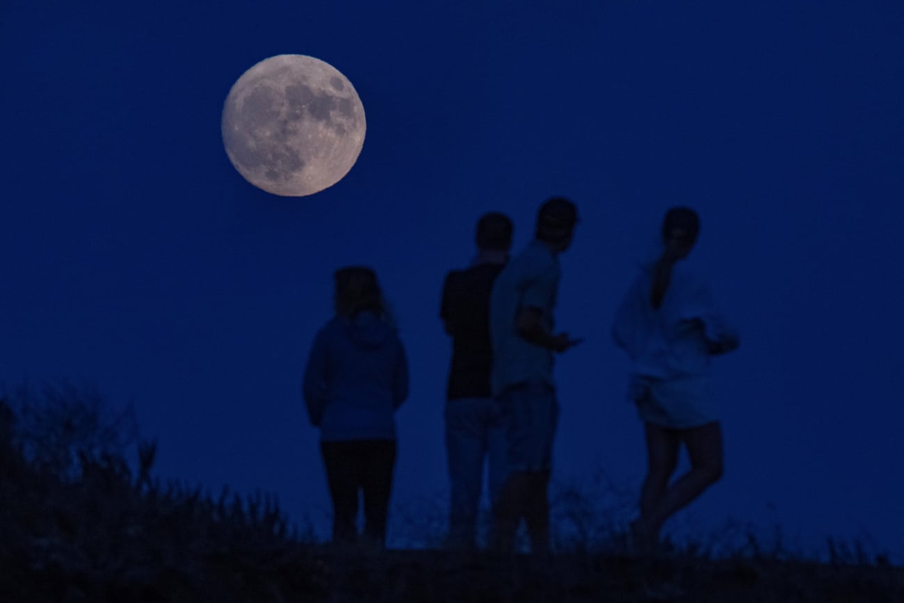 La superluna azul en Sausalito, California, Estados Unidos. (Jose Carlos Fajardo/Bay Area News Group via AP)