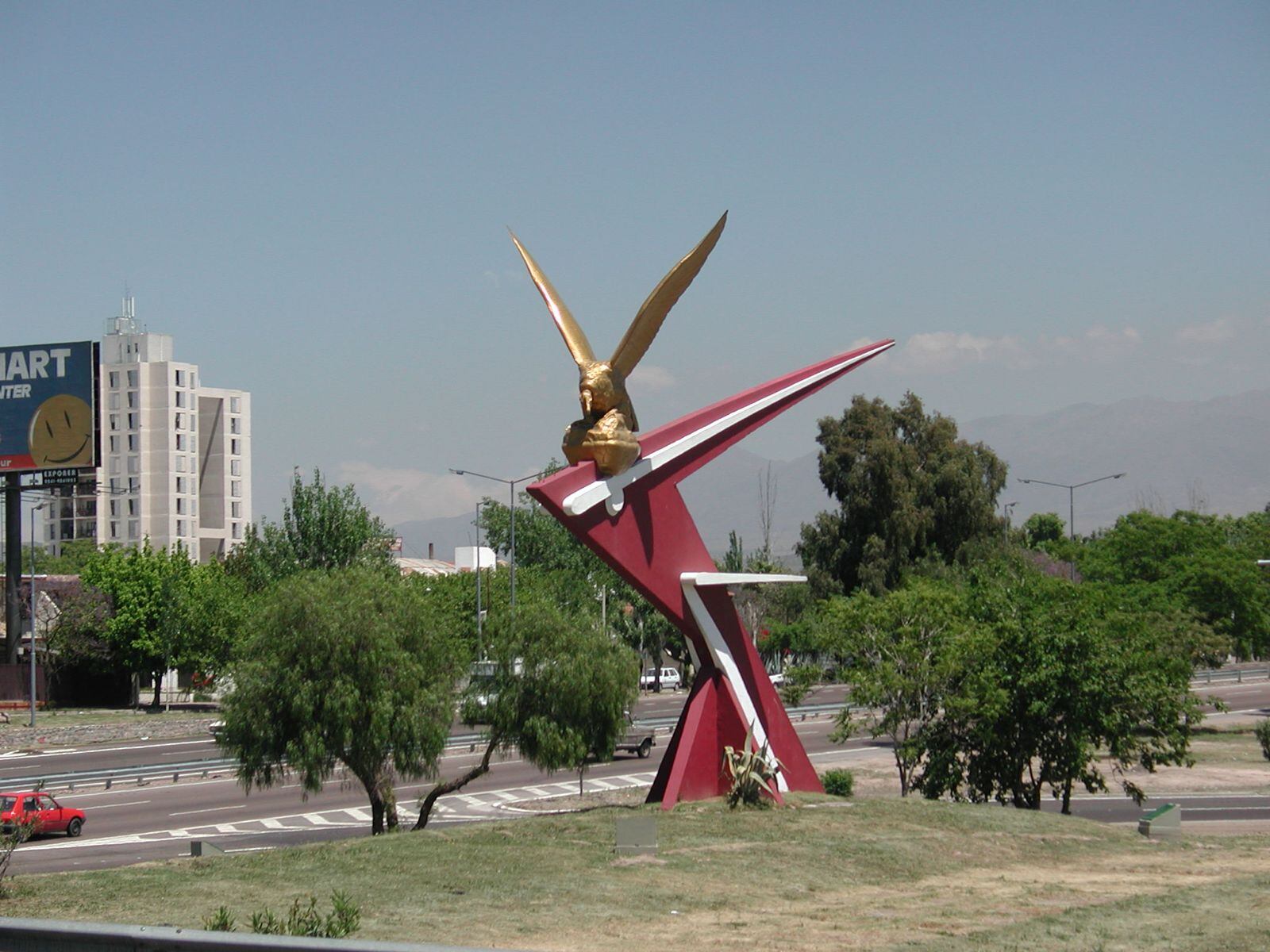 Una imagen de la época de oro del monumento al Cóndor, en la década de 2000.