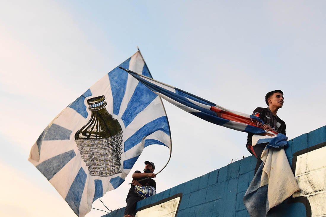 Las banderas del bodeguero volvieron a la cancha.