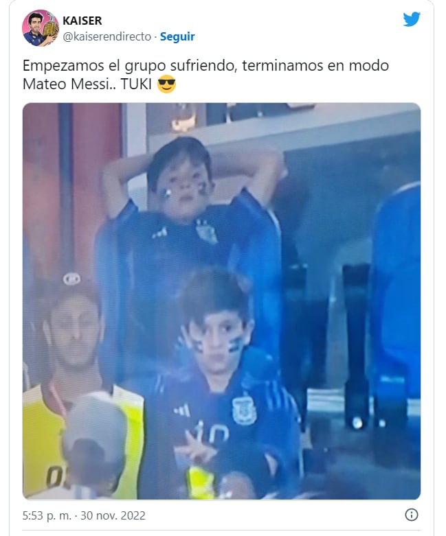 La expresión relajada de Mateo llamó la atención de los hinchas