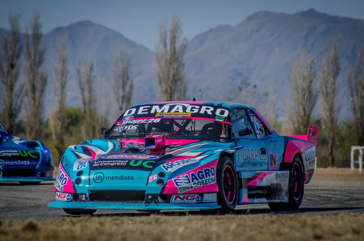 Luisito Maggini tuvo problemas con el motor pero pudo terminar segundo para continuar liderando el certamen.